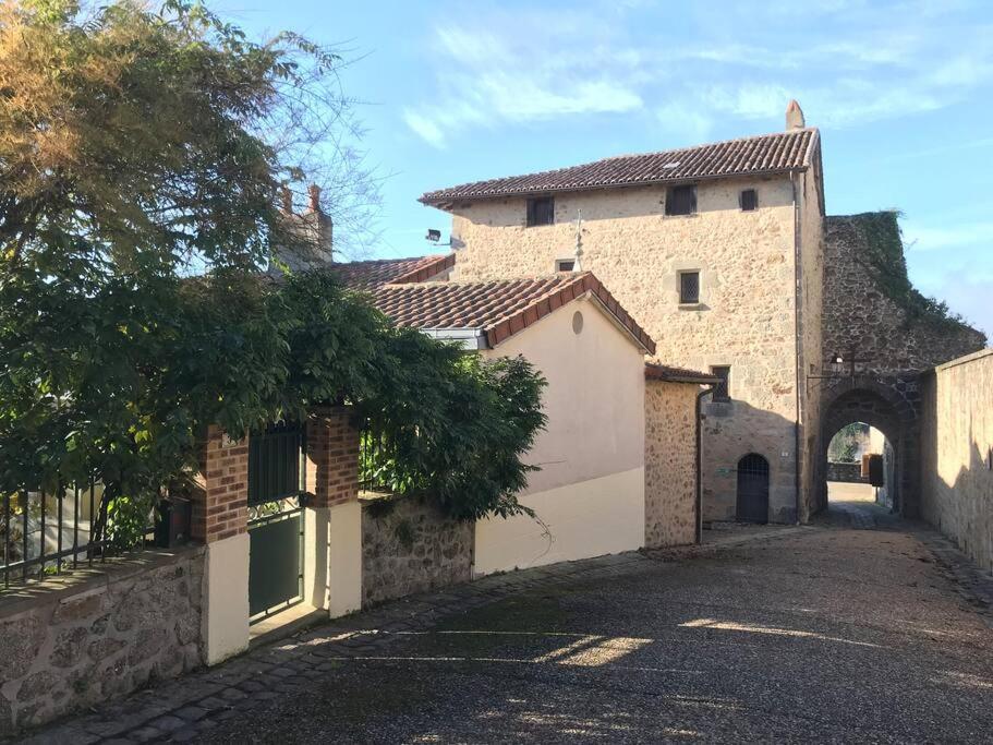Du Haut Des Remparts Brigueuil Bagian luar foto